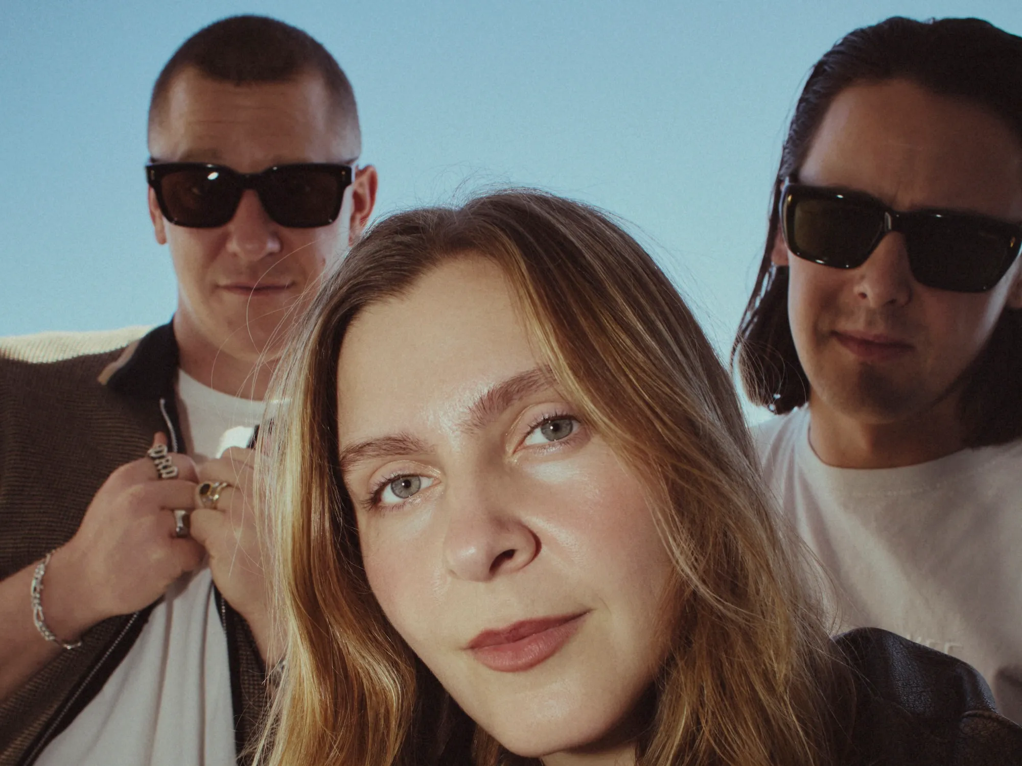 JUNGLE presenta SUNSHINE y confirman: la vida es una coreografía.